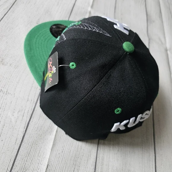 Snapback - Black and Green Kush Embroidered - Picture 9 of 9